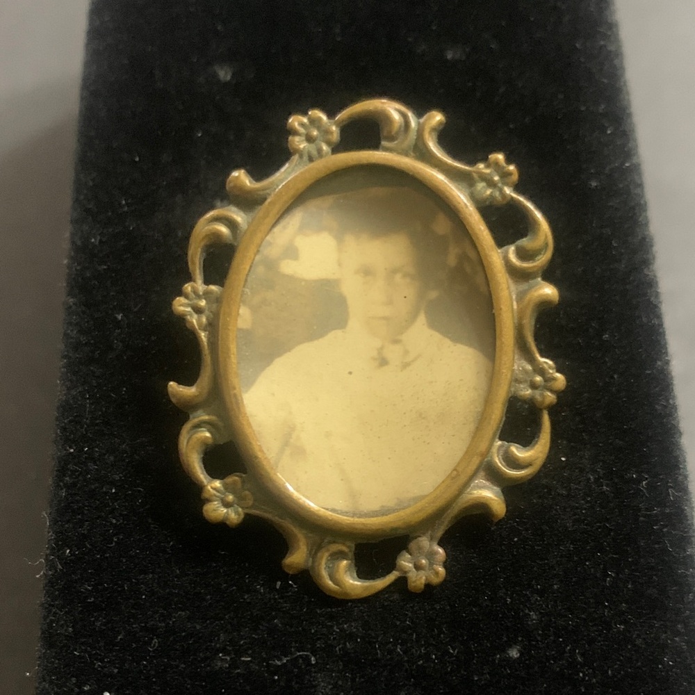 RARE.. 1920’s Mourning Brass Photo Brooch